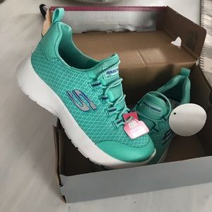 NWT kid girls sketchers size 11, never worn